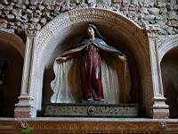 Perouges, Eglise, Statue de la Vierge au manteau